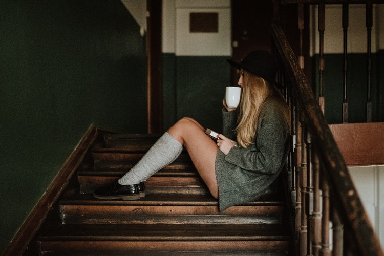 autumn photo ideas for instagram - a girl in golf socks