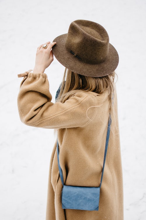 autumn photo ideas for instagram - a girl in a hat