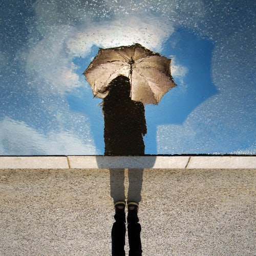 autumn photo ideas for instagram - reflection with umbrella